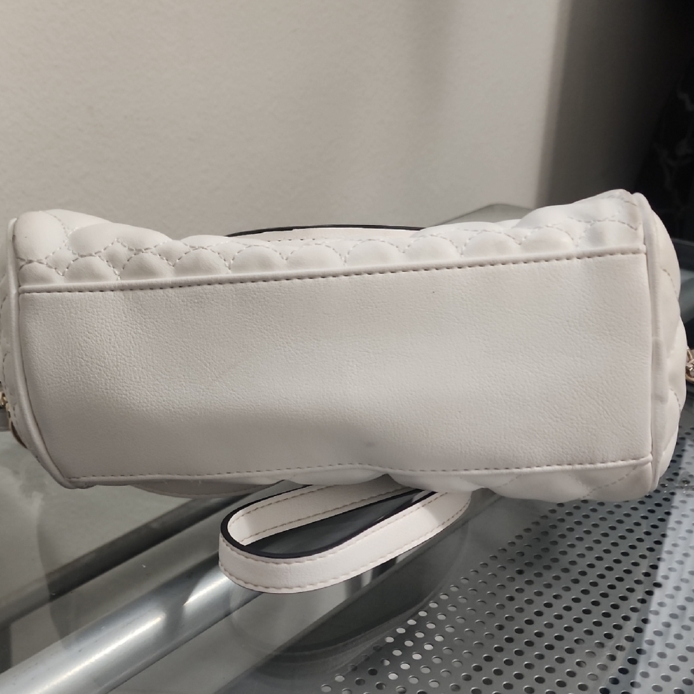Juicy Couture Quilted White Heart Bag With Crossbody Strap - Picture 6 of 14